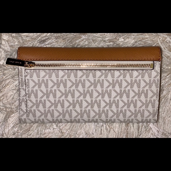 Beige Michael Kors Wallet - Picture 4 of 4